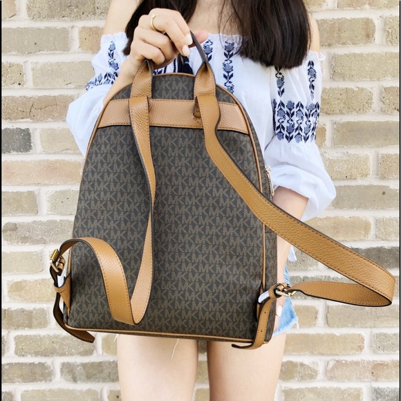 Gaby’sBags👜💕- NWT Michael Kors Large Backpack 🎒 - Picture 4 of 4